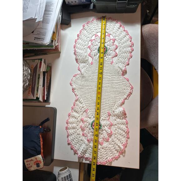 Vintage Crochet Lace Table Runner Raised Variegated Pink Irish Roses handmade - Picture 11 of 13